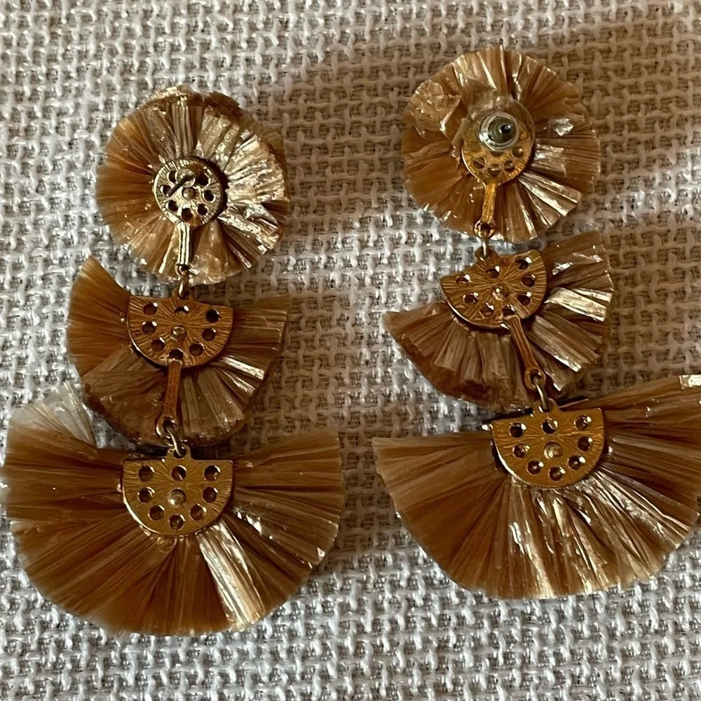 Two pairs of pierced earrings - Picture 3 of 6